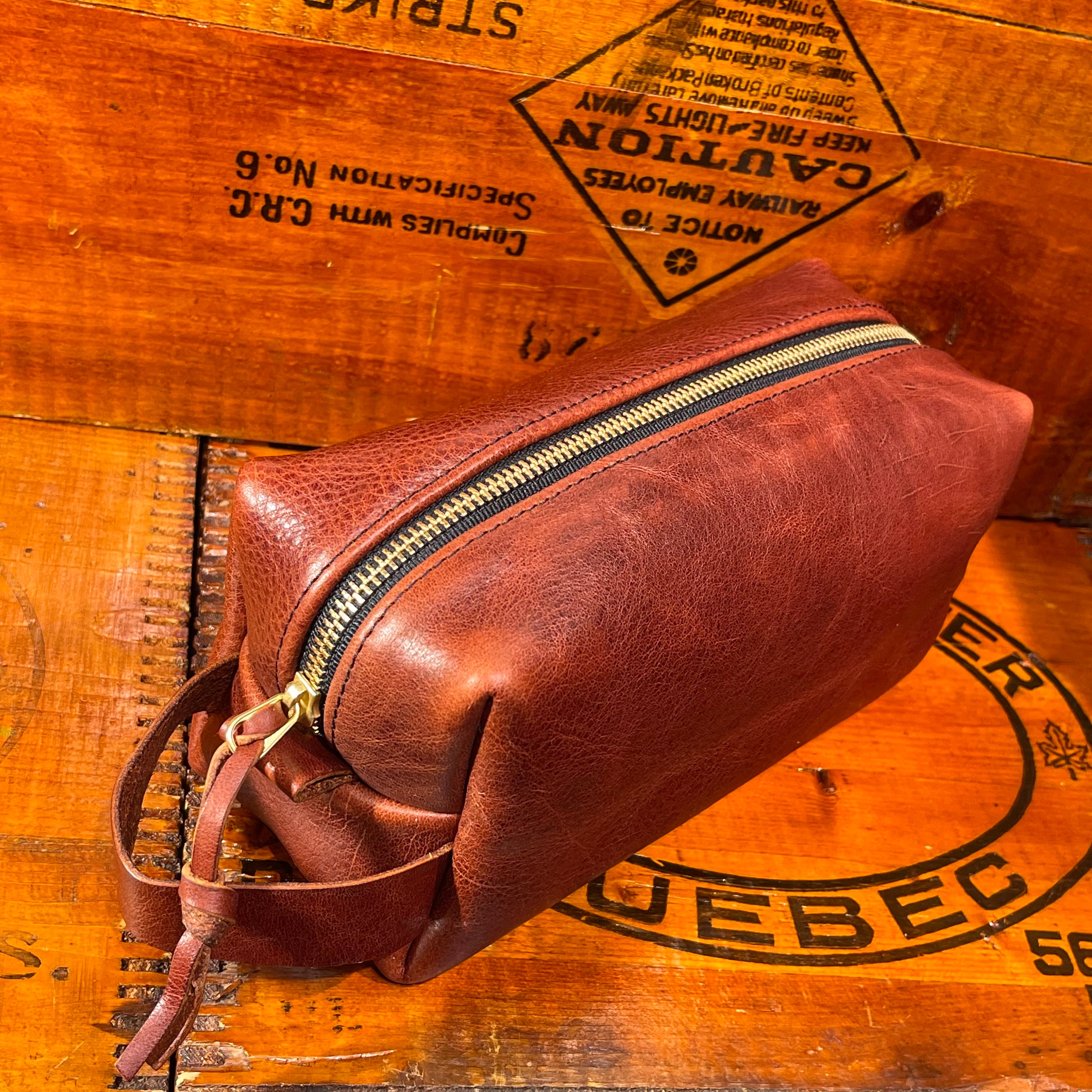 Bulldog Leather Dopp. Bag with Cotton Lining Seamingly Normal